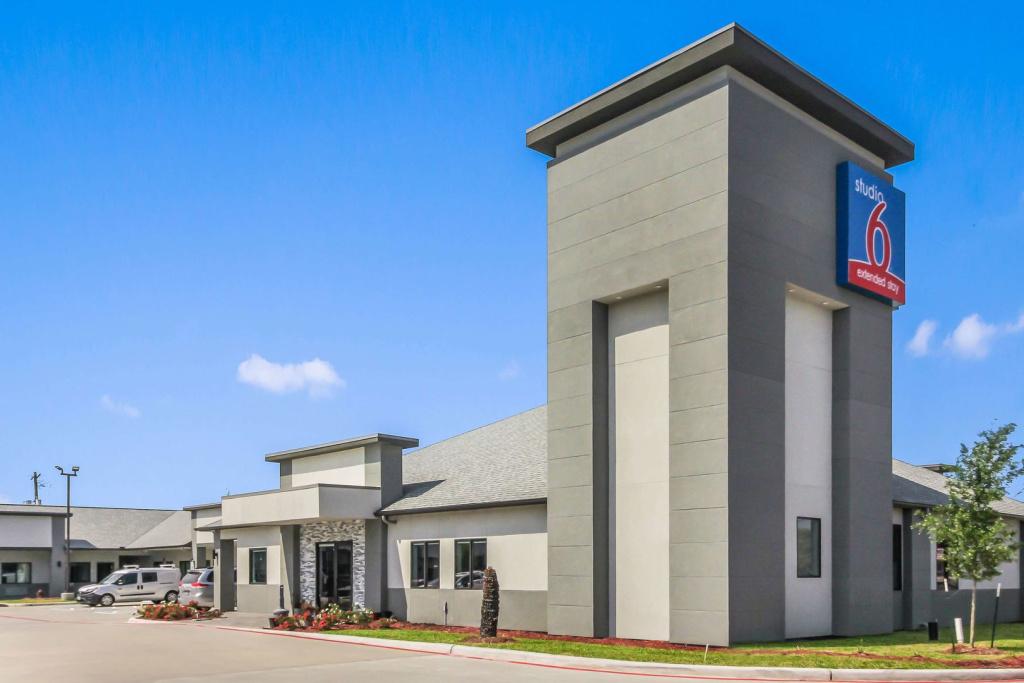 photo 1 of Studio 6 Deer Park, TX
