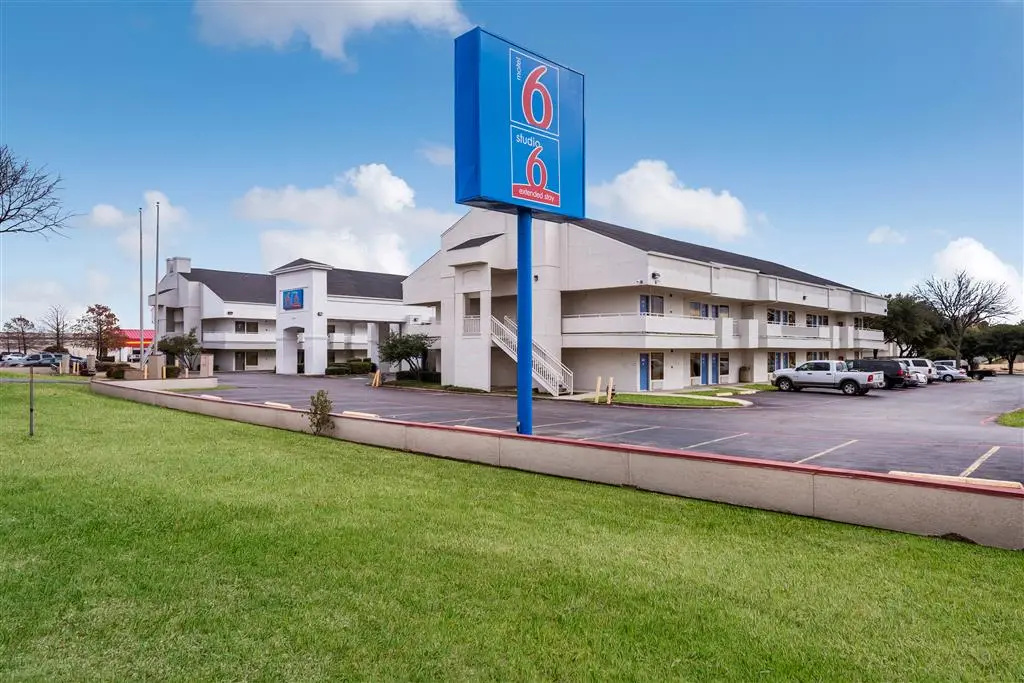 photo 1 of OYO Hotel Irving DFW Airport North
