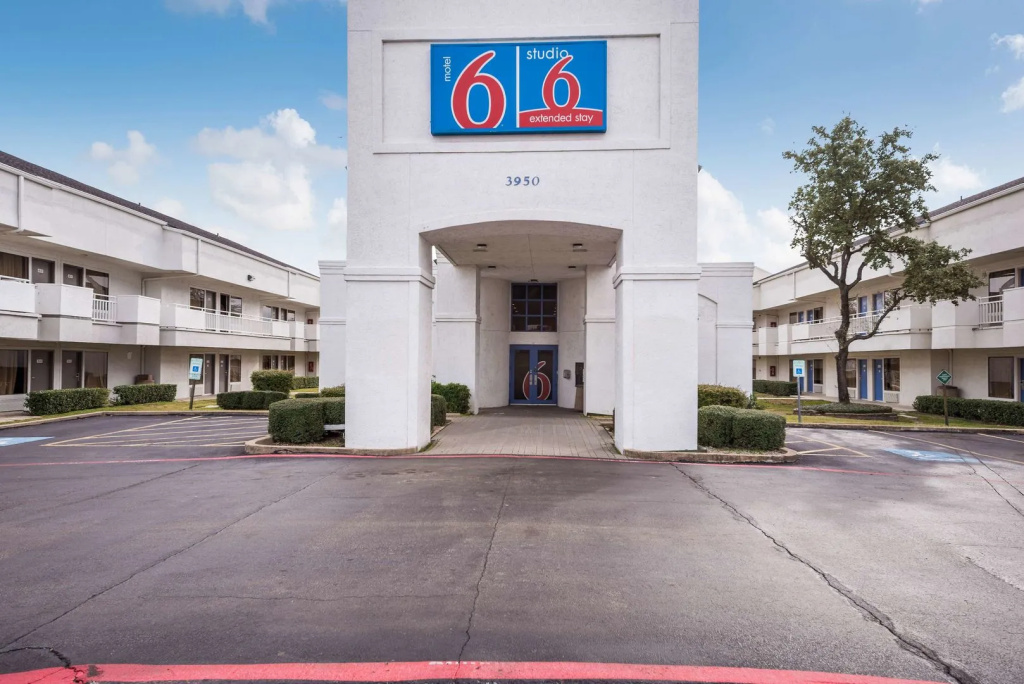 photo 1 of Motel 6 Dallas - Irving DFW Airport East