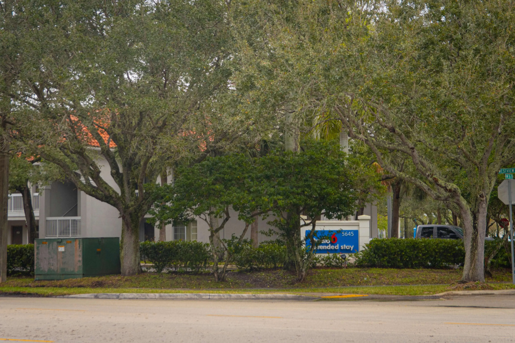 photo 1 of Studio 6 Coral Springs, FL - Fort  Lauderdale