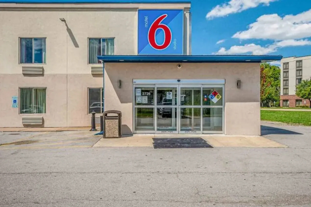photo 1 of Studio 6 Peoria, IL