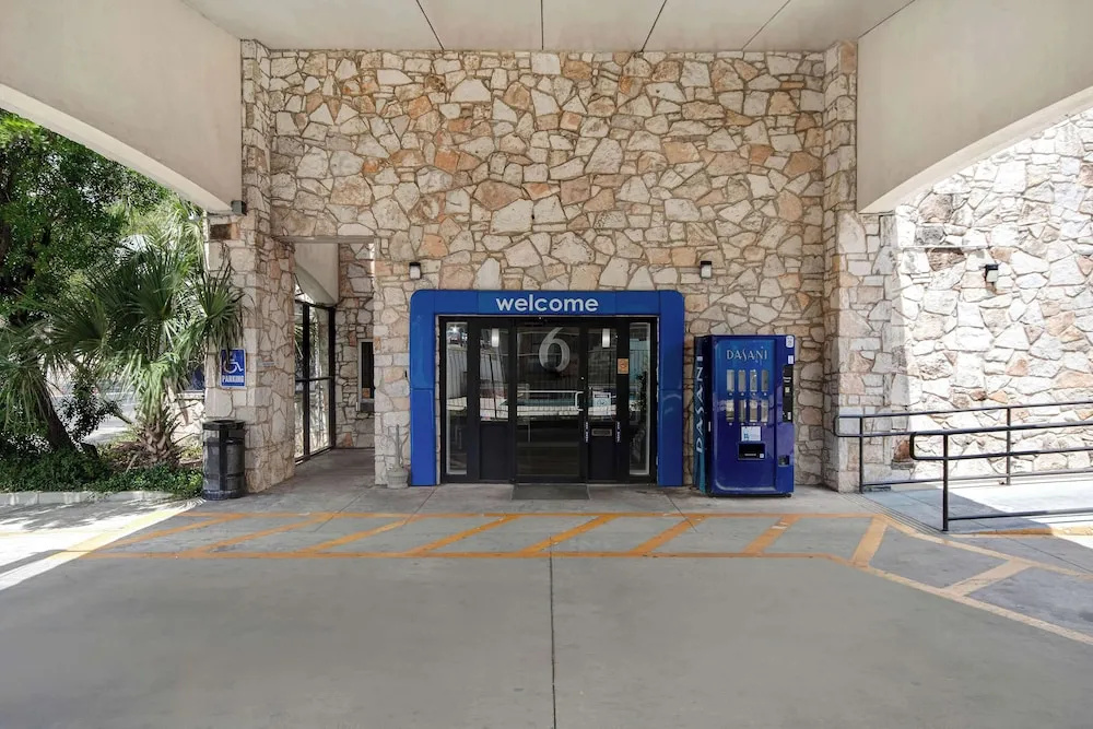 photo 1 of Studio 6 San Antonio, Tx - Northwest Medical Center