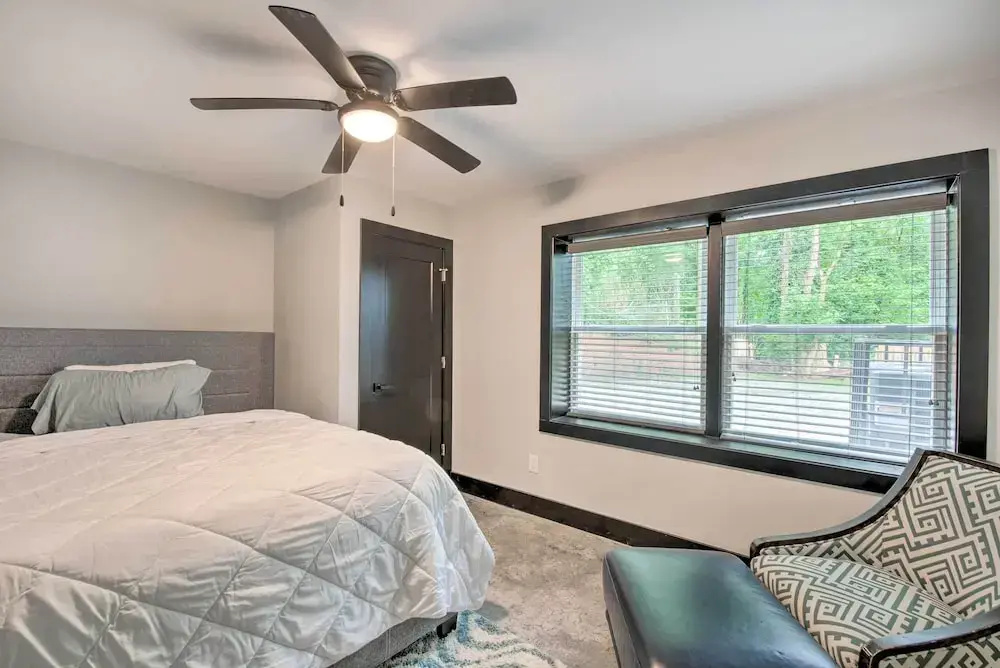 photo 1 of 5 Mi to Mercedes-benz Stadium: Stylish ATL Retreat