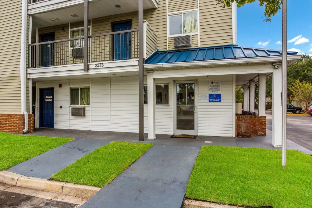 photo 1 of Studio 6 Extended Stay - Jacksonville, FL - South