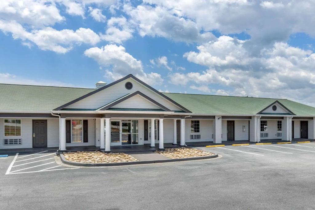 photo 1 of Suburban Studios Spartanburg - I-26