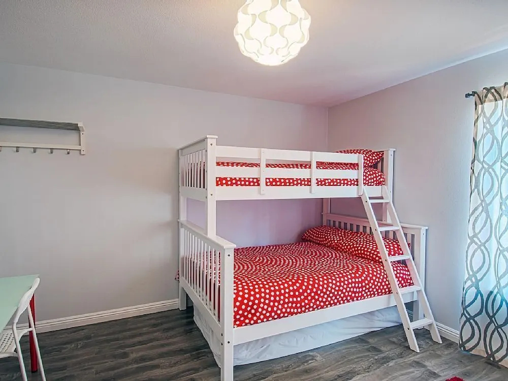 photo 1 of Suite Escapes 4 3 Bedrooms 2.5 Bathrooms Condo