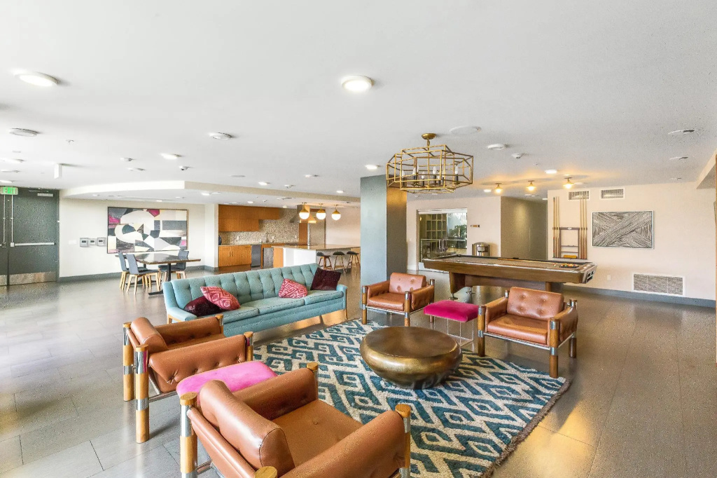 photo 1 of SuitesRUs Apart Hotel at Glendale