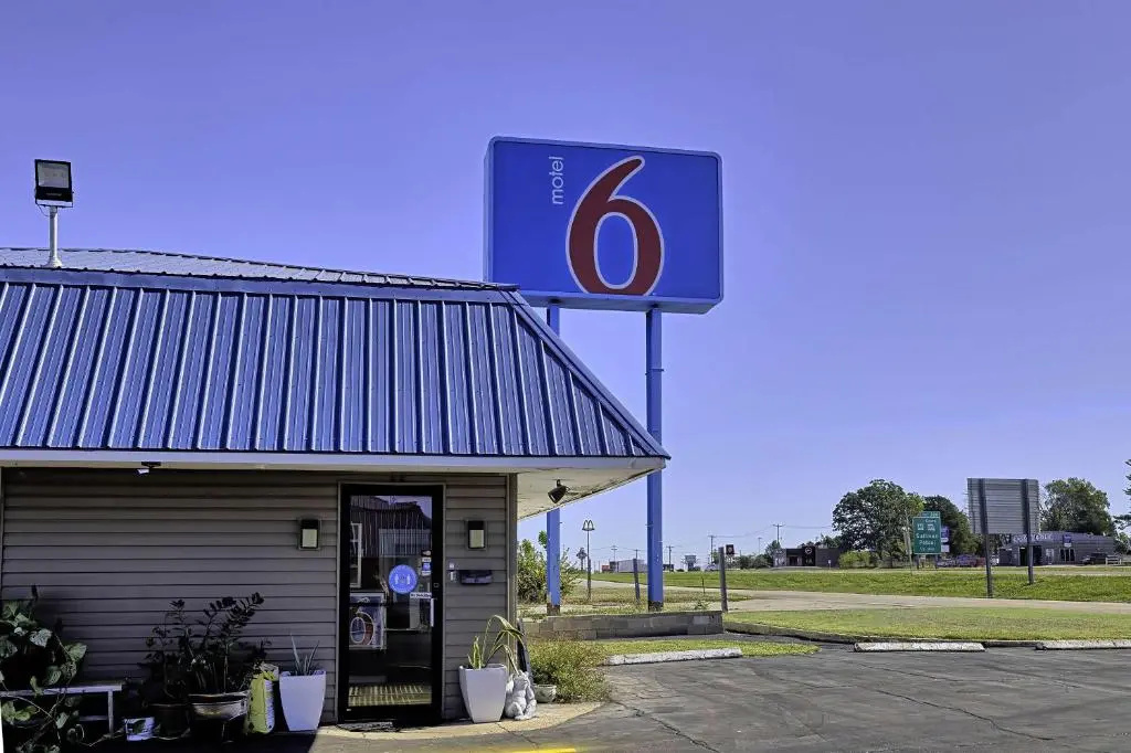 photo 1 of Motel 6 Sullivan, MO