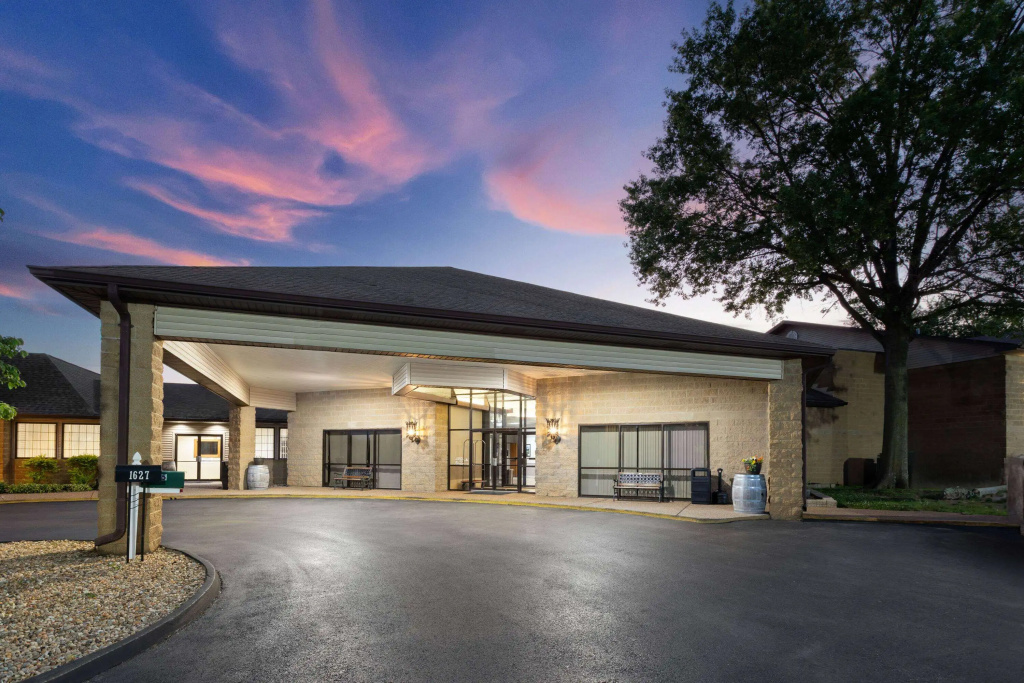 photo 1 of Baymont Inn and Suites by Wyndham Farmington, MO