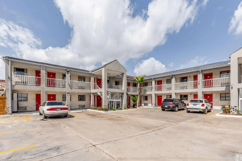 photo 1 of Summit Inn - Houston Medical Center