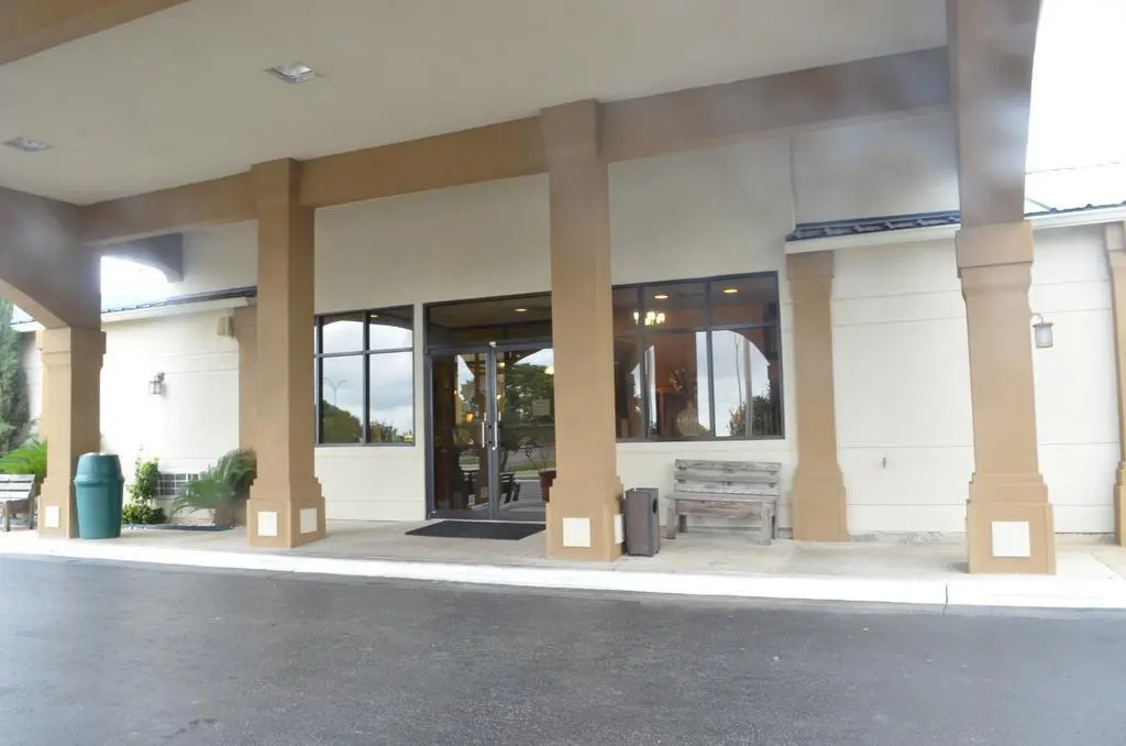 photo 1 of Summit Inn Hotel  Suites