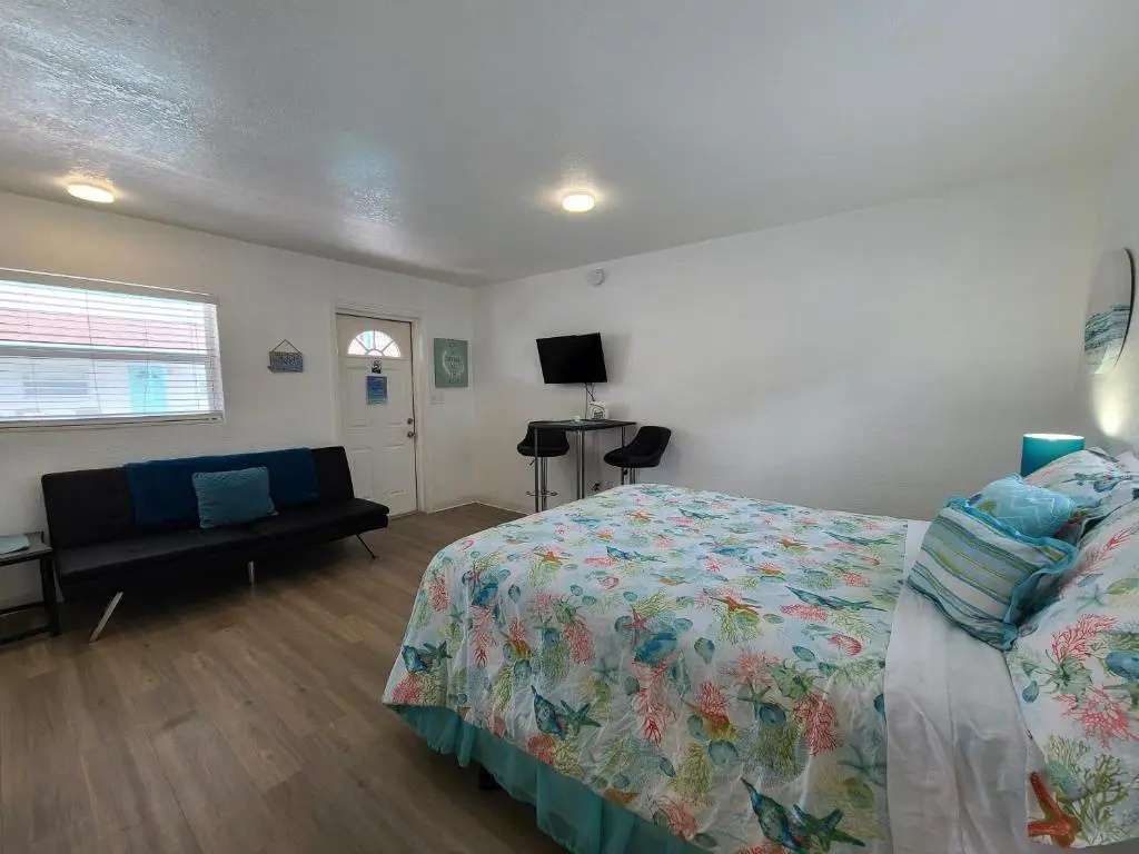 photo 1 of Sun Island Motel