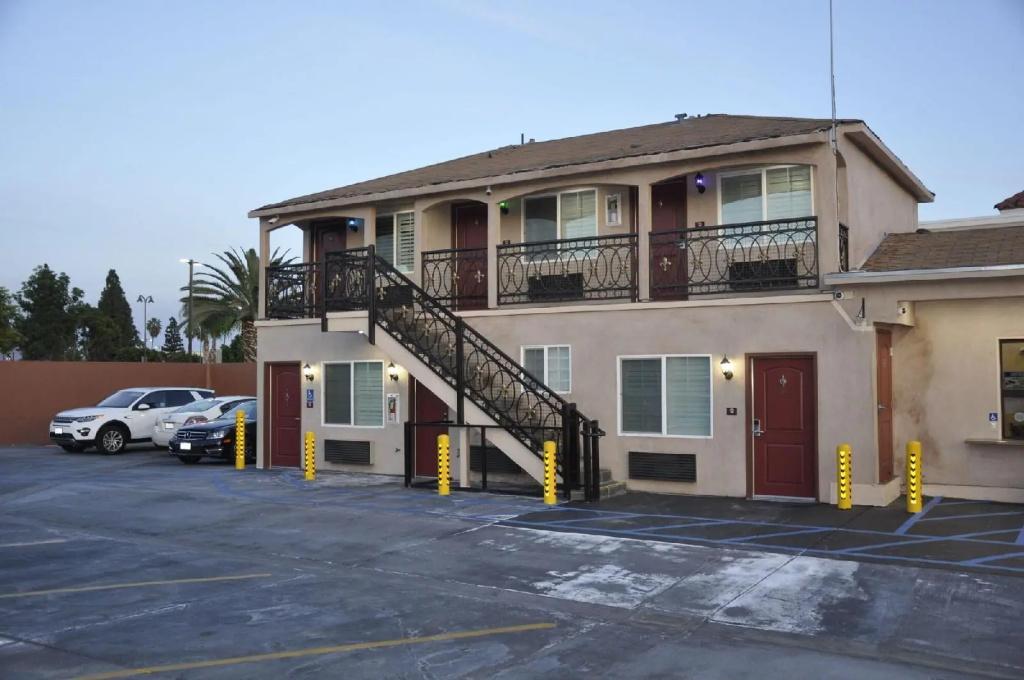 photo 1 of Sun Light Motel