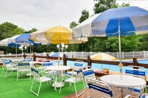 photo 1 of Sun Valley Camping Resort Deluxe Cottage 6