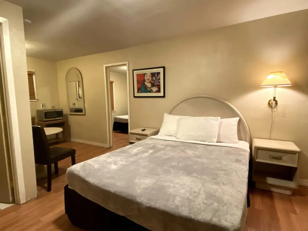 photo 1 of Sunland Inn Motel