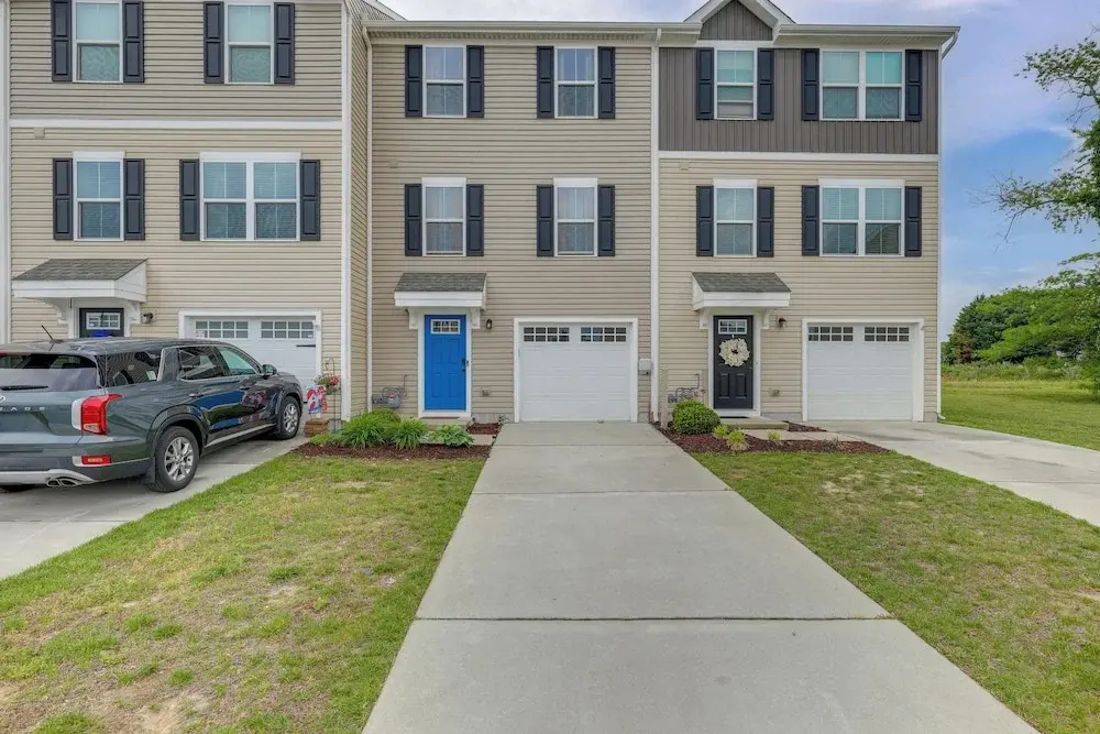 photo 1 of Sunlit Milford Townhome < 2 Mi to Riverwalk!