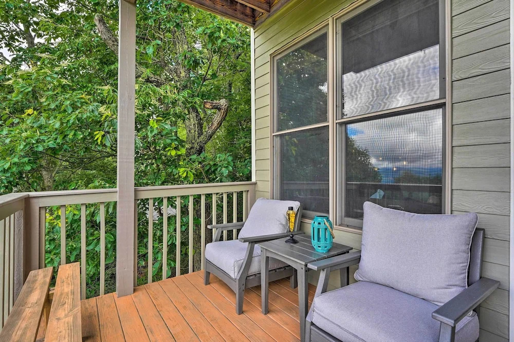 photo 1 of Family-friendly Burnsville Condo! Gated Community