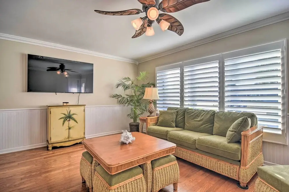 photo 1 of 4 Mi to Beach: Gem w/ Pool & Lanai in Seminole!