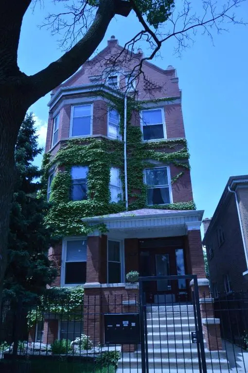 photo 1 of Sunny, Spacious, 3BR 1BA Davlin INN Chicago