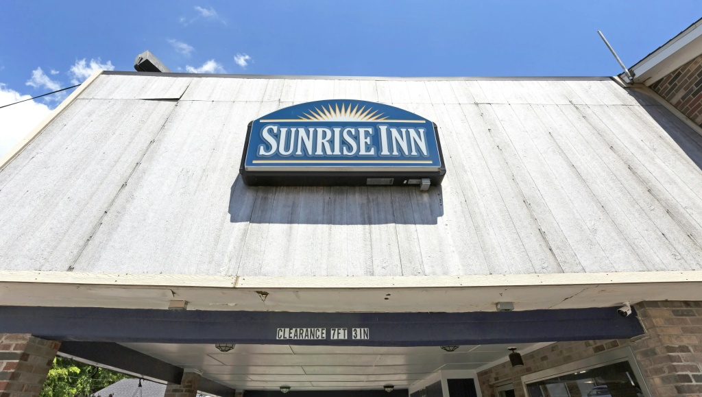 photo 1 of Sunrise Inn Williamstown