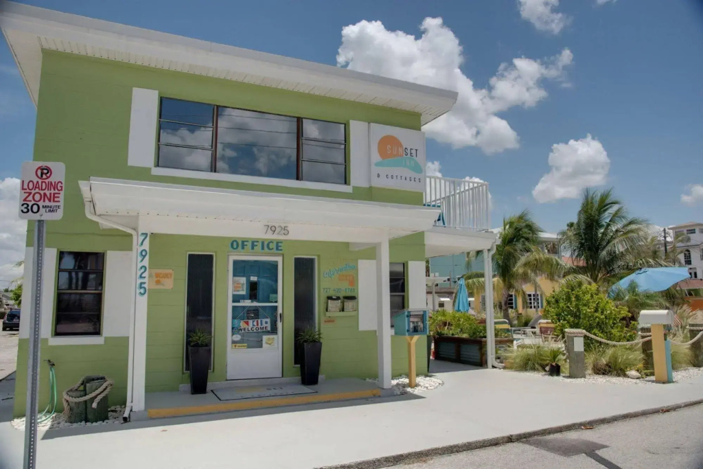 photo 1 of Sunset Inn & Cottages