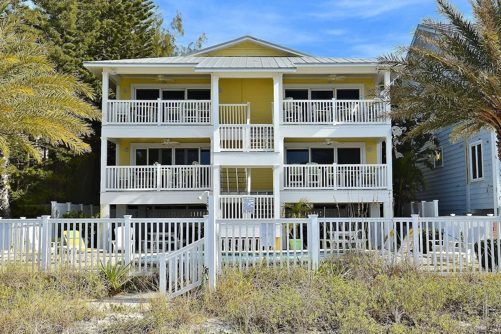 photo 1 of Sunset Villas 4 Awesome Views/2 Balconies/pool/deck/bbq!