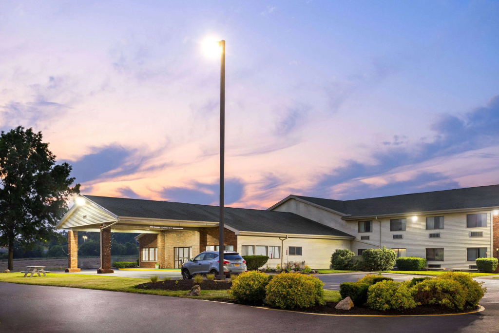 photo 1 of Super 8 by Wyndham Henrietta/Rochester Area