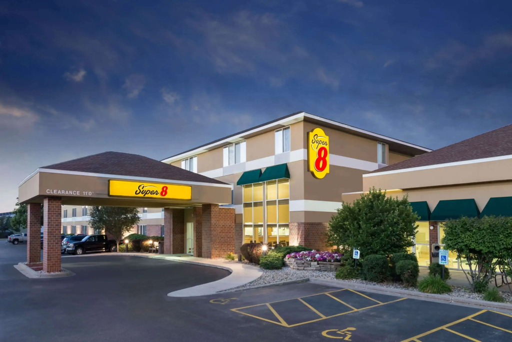 photo 1 of Super 8 by Wyndham Madison South