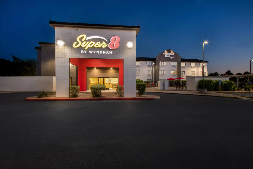 photo 1 of Super 8 by Wyndham - Mesa/Gilbert