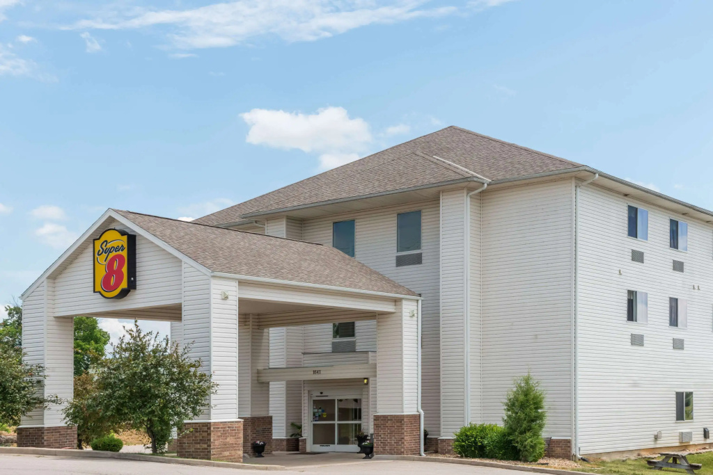 photo 1 of Super 8 by Wyndham Rolla