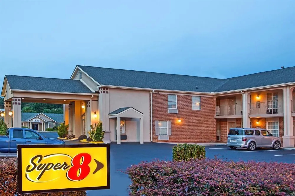 photo 1 of Super 8