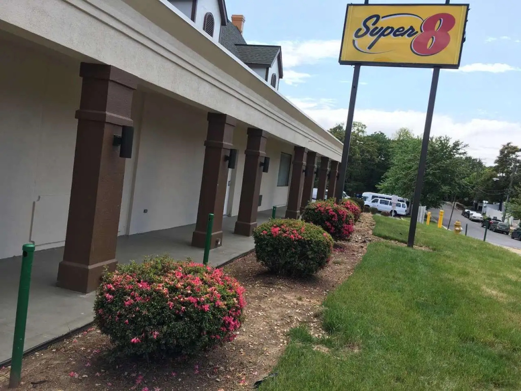 photo 1 of Super 8 by Wyndham Alexandria/Washington D.C. Area