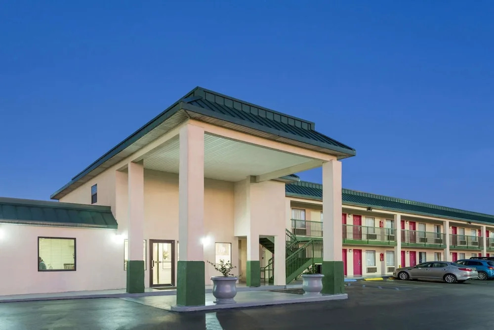 photo 1 of Super 8 Ashburn