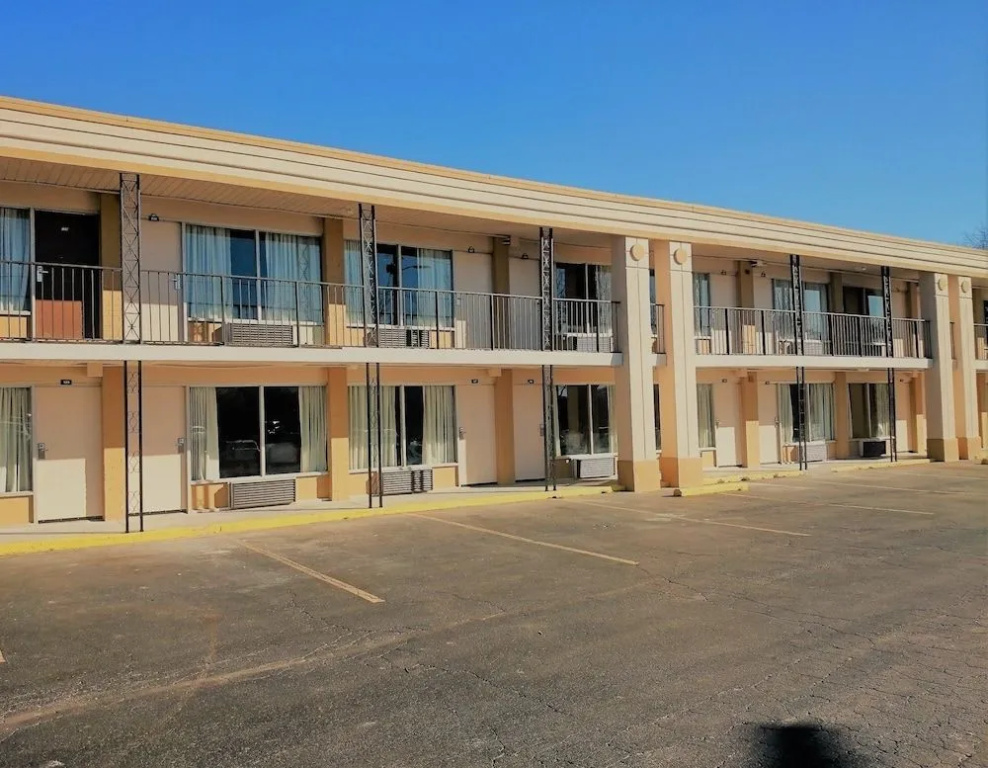 photo 1 of Super 8 Asheville Airport (ex. Knights Inn Asheville Airport)