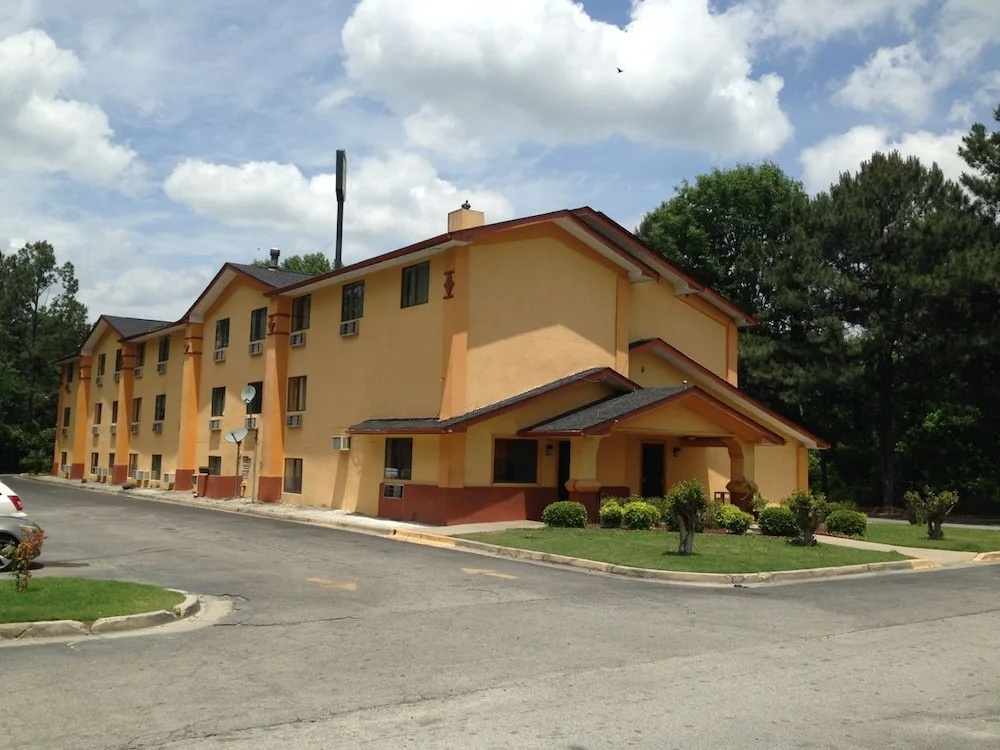 photo 1 of Super 8 Atlanta Near Six Flags