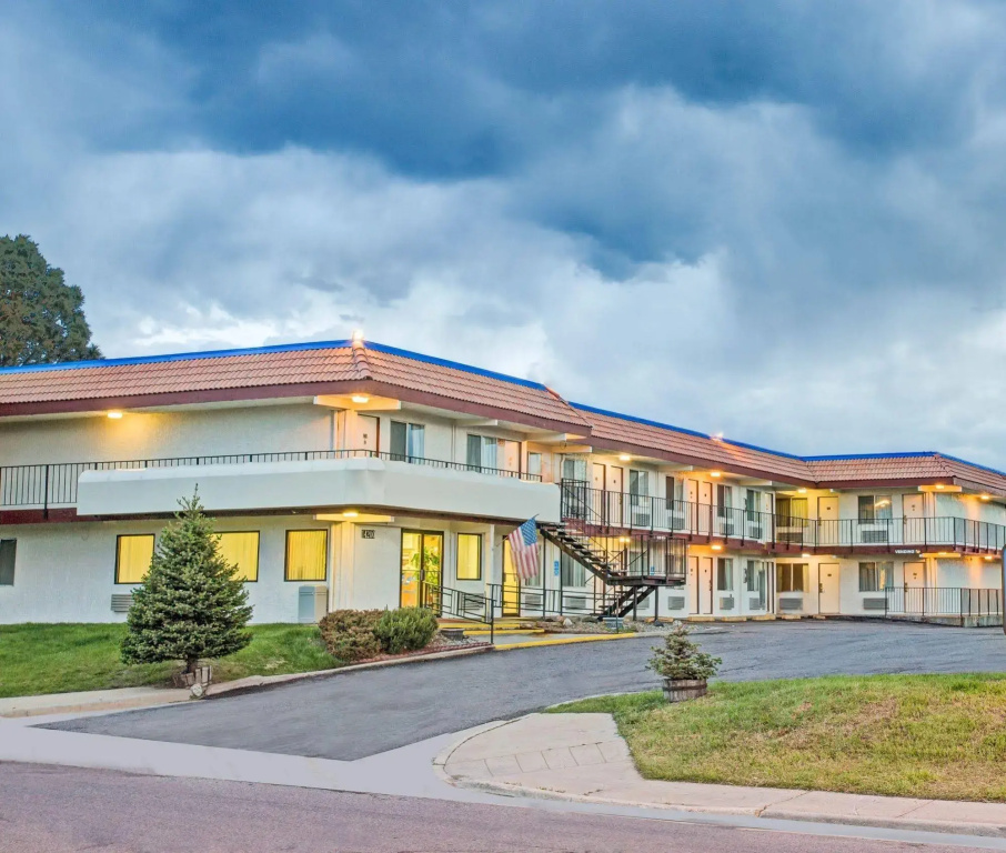 photo 1 of Knights Inn Aurora