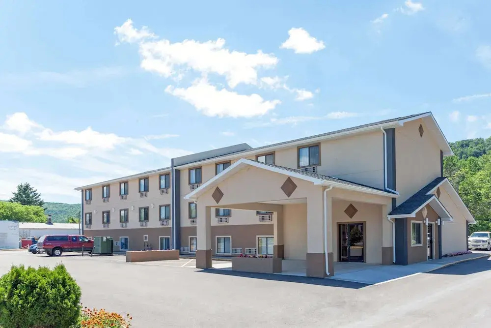 photo 1 of Super 8 Bath Hammondsport Area