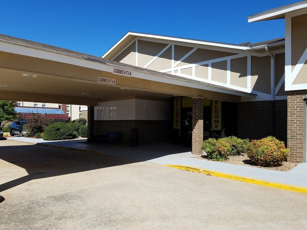 photo 1 of Super 8 Bentonville