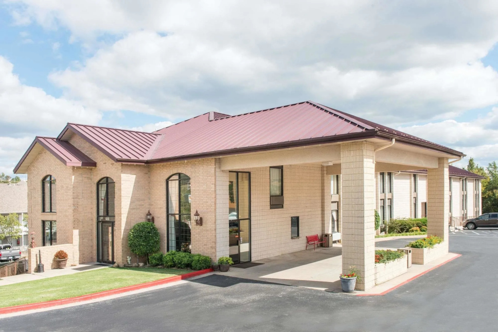photo 1 of Super 8 By Wyndham Branson/Andy Williams Theater