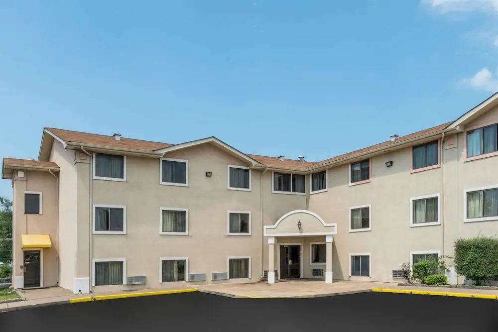 photo 1 of Super 8 Bridgeton/arpt/st Louis Area