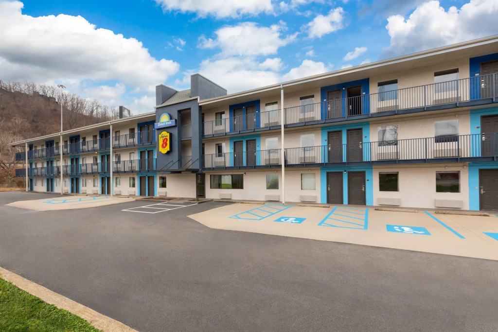 photo 1 of Super 8 By Wyndham Charleston WV