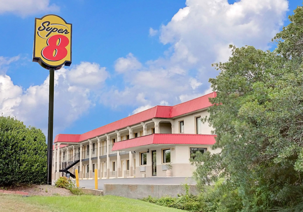 photo 1 of Super 8 by Wyndham Laurel