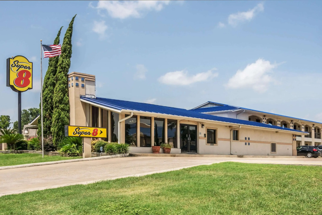 photo 1 of Super 8 by Wyndham San Marcos