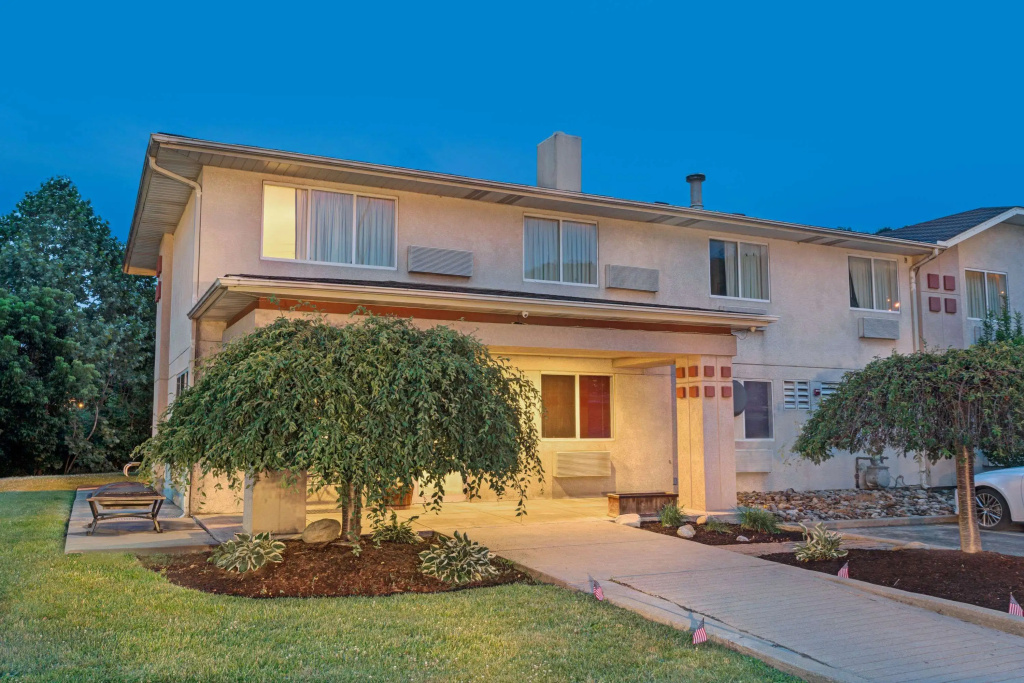 photo 1 of Super 8 by Wyndham Canonsburg/Pittsburgh Area