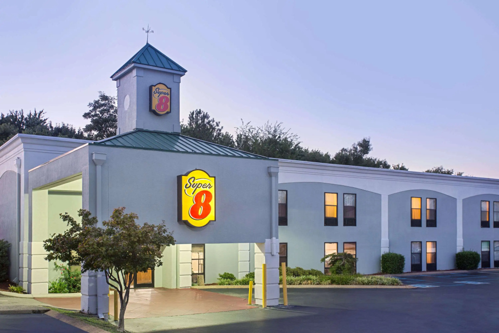photo 1 of Super 8 By Wyndham Chattanooga/Hamilton Place