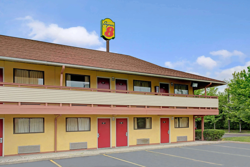photo 1 of Super 8 by Wyndham Cincinnati/Springdale OH