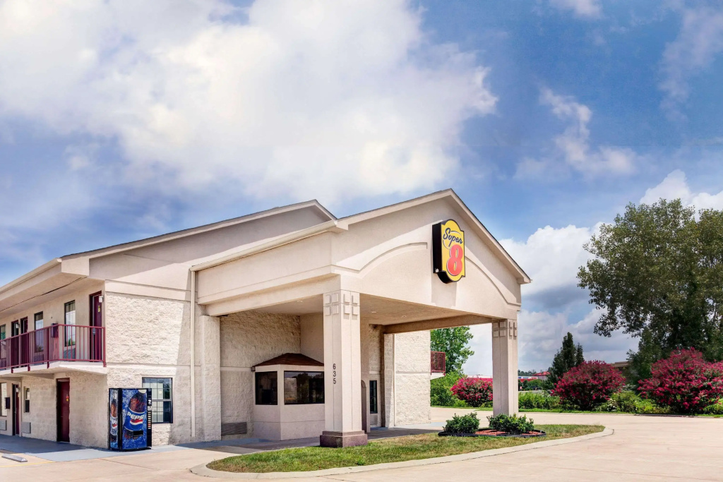 photo 1 of Super 8 by Wyndham Clarksville East