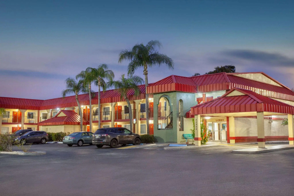 photo 1 of Super 8 By Wyndham Clearwater/Us Hwy 19 N