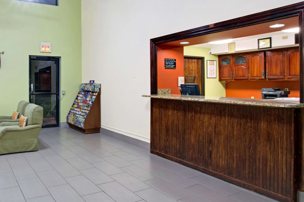 photo 1 of Super 8 by Wyndham Clearwater/St. Petersburg Airport