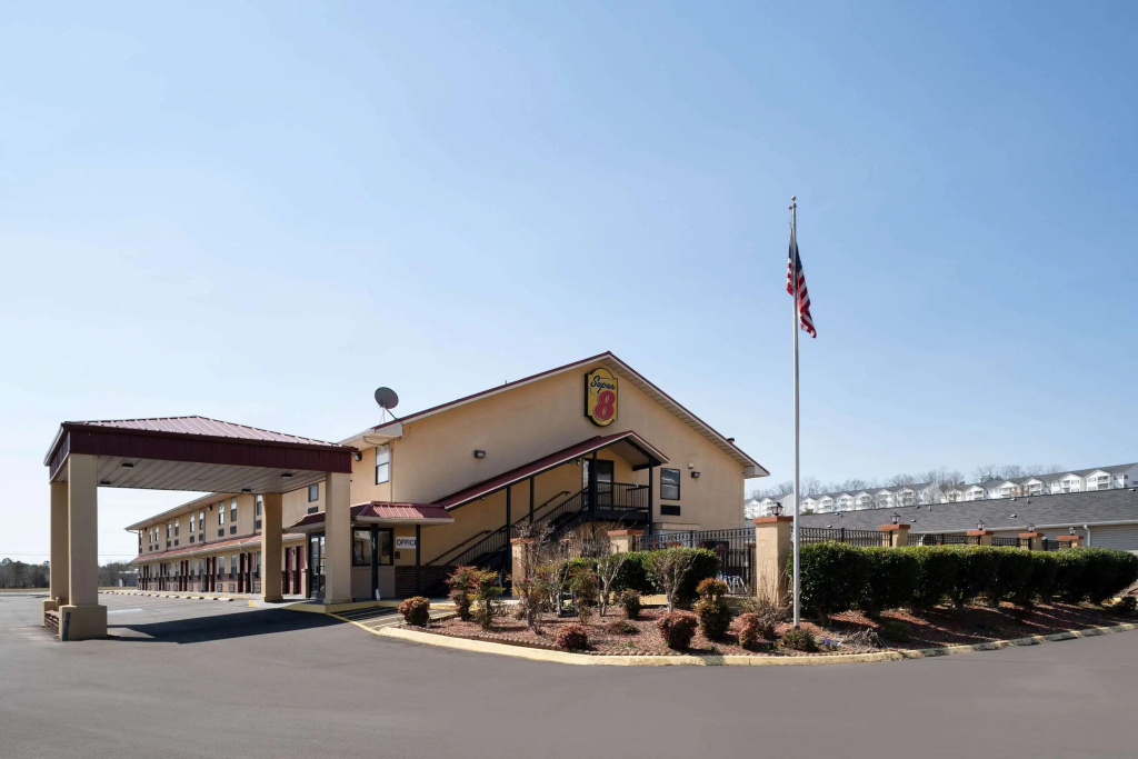 photo 1 of Super 8 by Wyndham Cleveland